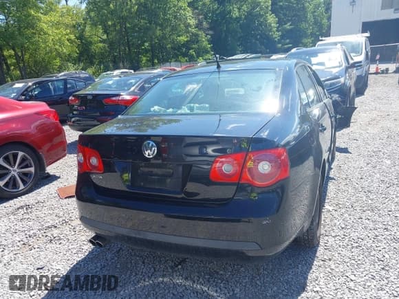 ✅ 2007 Volkswagen Jetta • VIN: 3VWGG71K37M050110 • Лот: 42810950. Опубликован ранее на IAAI с пробегом 136 740 миль. Бесплатный доступ к архиву аукционных продаж из США и подробный отчёт об истории автомобиля на DreamBid. Изображение 16.