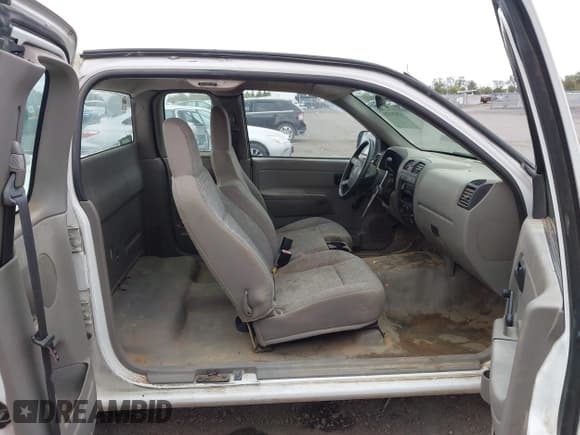 ✅ 2004 Chevrolet Colorado LS Z71 • VIN: 1GCDT196548204306 • Lot: 43434325. Wystawiony na IAAI z przebiegiem 201 127 mil. Bezpłatny archiwum sprzedaży aukcyjnych z USA i szczegółowy raport historii pojazdu na DreamBid. Zdjęcie 5.