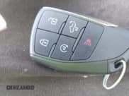 ✅ 2022 Chevrolet Silverado 1500 High Country • VIN: 3GCUDJET1NG668701 • Lot: 42859797. Wystawiony na IAAI z przebiegiem Nie podano. Bezpłatny archiwum sprzedaży aukcyjnych z USA i szczegółowy raport historii pojazdu na DreamBid. Zdjęcie 11.