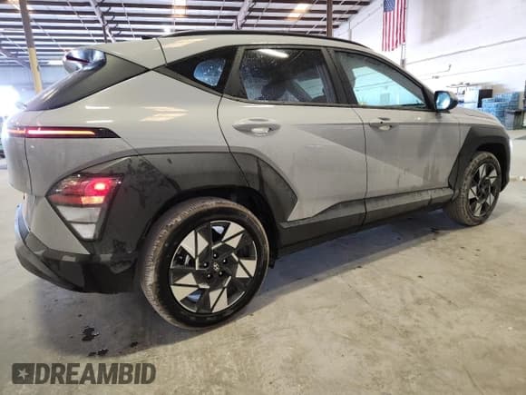 ✅ 2024 Hyundai Kona SEL • VIN: KM8HB3AB4RU173276 • Лот: 89803435. Опубликован ранее на Copart с пробегом 32 003 миль. Бесплатный доступ к архиву аукционных продаж из США и подробный отчёт об истории автомобиля на DreamBid. Изображение 3.