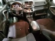 ✅ 2010 Toyota RAV4 Sport • VIN: 2T3RF4DV9AW034342 • Лот: 58800125. Опубликован ранее на Copart с пробегом 158 116 миль. Бесплатный доступ к архиву аукционных продаж из США и подробный отчёт об истории автомобиля на DreamBid. Изображение 8.