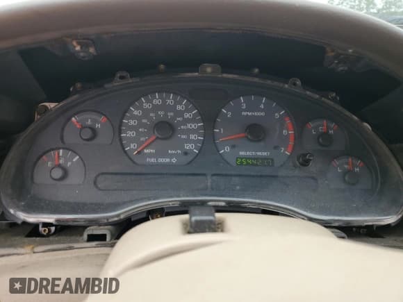 ✅ 2001 Ford Mustang Standard • VIN: 1FAFP40491F119850 • Lot: 85857755. Wystawiony na Copart z przebiegiem 254 421 mil. Bezpłatny archiwum sprzedaży aukcyjnych z USA i szczegółowy raport historii pojazdu na DreamBid. Zdjęcie 9.