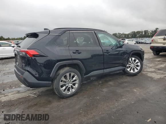 ✅ 2021 Toyota RAV4 XLE Premium • VIN: 2T3A1RFVXMC223139 • Lot: 80112865. Listed on Copart with 36,676 mi. Free auction sales archive from the USA and detailed vehicle history report at DreamBid. Image 3.