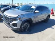 ✅ 2024 Volkswagen Atlas SE • VIN: 1V2WE2CA1RC200939 • Lot: 43471654. Wystawiony na IAAI z przebiegiem 32 523 mil. Bezpłatny archiwum sprzedaży aukcyjnych z USA i szczegółowy raport historii pojazdu na DreamBid. Zdjęcie 2.