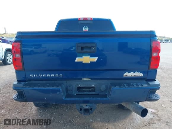 ✅ 2018 Chevrolet Silverado 2500HD High Country • VIN: 1GC1KXEY8JF277290 • Lot: 43465114. Listed on IAAI with 159,038 mi. Free auction sales archive from the USA and detailed vehicle history report at DreamBid. Image 17.