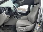 ✅ 2017 Toyota Highlander LE • VIN: 5TDBZRFH2HS446451 • Лот: 89874465. Опубликован ранее на Copart с пробегом 193 801 миль. Бесплатный доступ к архиву аукционных продаж из США и подробный отчёт об истории автомобиля на DreamBid. Изображение 7.