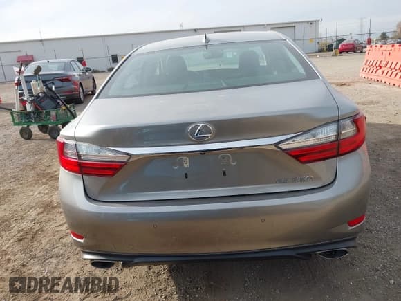 ✅ 2016 Lexus ES 330 • VIN: 58ABK1GG5GU018836 • Lot: 43635193. Listed on IAAI with 37,600 mi. Free auction sales archive from the USA and detailed vehicle history report at DreamBid. Image 16.