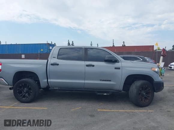 ✅ 2020 Toyota Tundra SR5 • VIN: 5TFEY5F15LX257663 • Lot: 42756667. Listed on IAAI with 64,961 mi. Free auction sales archive from the USA and detailed vehicle history report at DreamBid. Image 13.