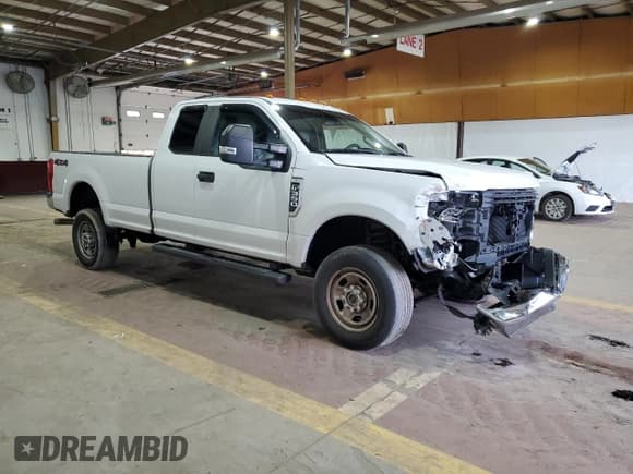 ✅ 2017 Ford F-350 Lariat • VIN: 1FT8X3B64HEF41715 • Lot: 68046334. Wystawiony na Copart z przebiegiem 168 655 mil. Bezpłatny archiwum sprzedaży aukcyjnych z USA i szczegółowy raport historii pojazdu na DreamBid. Zdjęcie 4.