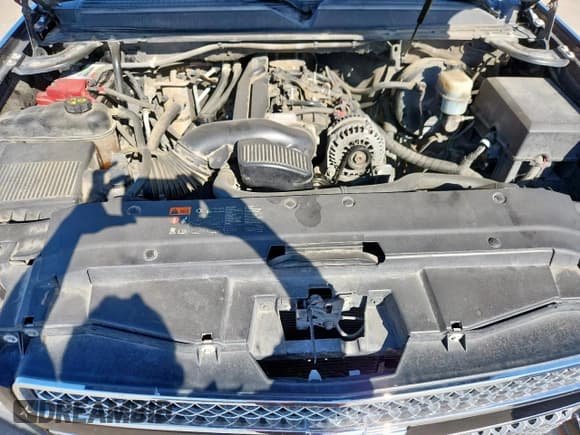 ✅ 2011 Chevrolet Suburban LT • VIN: 1GNSCJE01BR101021 • Lot: 92503235. Wystawiony na Copart z przebiegiem 238 000 mil. Bezpłatny archiwum sprzedaży aukcyjnych z USA i szczegółowy raport historii pojazdu na DreamBid. Zdjęcie 12.