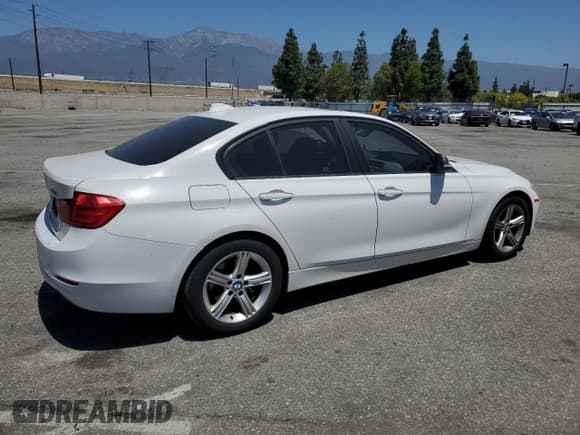 ✅ 2013 BMW 3 Series 328i • VIN: WBA3C1C56DF436269 • Lot: 57311725. Listed on Copart with 139,482 mi. Free auction sales archive from the USA and detailed vehicle history report at DreamBid. Image 3.