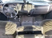 ✅ 2004 Chevrolet Silverado 1500 LS • VIN: 2GCEC19TX41219204 • Lot: 91649455. Wystawiony na Copart z przebiegiem 239 719 mil. Bezpłatny archiwum sprzedaży aukcyjnych z USA i szczegółowy raport historii pojazdu na DreamBid. Zdjęcie 8.