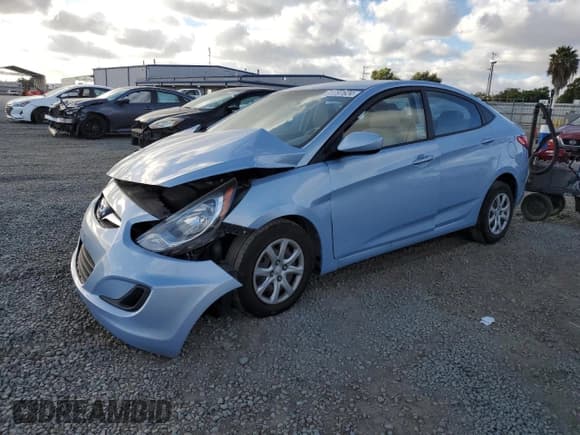 ✅ 2013 Hyundai Accent GLS • VIN: KMHCT4AE7DU552756 • Lot: 71797624. Wystawiony na Copart z przebiegiem 82 955 mil. Bezpłatny archiwum sprzedaży aukcyjnych z USA i szczegółowy raport historii pojazdu na DreamBid. Zdjęcie 1.