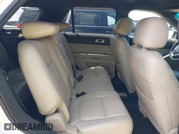 ✅ 2015 Ford Explorer • VIN: 1FM5K7B89FGB06907 • Lot: 42169288. Wystawiony na IAAI z przebiegiem 51 972 mil. Bezpłatny archiwum sprzedaży aukcyjnych z USA i szczegółowy raport historii pojazdu na DreamBid. Zdjęcie 8.