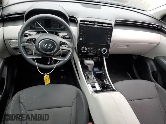 ✅ 2022 Hyundai Tucson SE • VIN: 5NMJACAE1NH033223 • Lot: 39357453. Wystawiony na Copart z przebiegiem Nie podano. Bezpłatny archiwum sprzedaży aukcyjnych z USA i szczegółowy raport historii pojazdu na DreamBid. Zdjęcie 8.