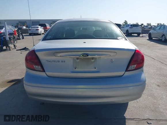 ✅ 2001 Ford Taurus SE • VIN: 1FAFP53U81A210610 • Лот: 42762035. Опубликован ранее на IAAI с пробегом 191 658 миль. Бесплатный доступ к архиву аукционных продаж из США и подробный отчёт об истории автомобиля на DreamBid. Изображение 17.