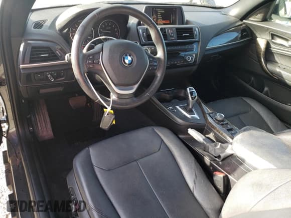 ✅ 2015 BMW 2 Series 228i • VIN: WBA1K5C57FV473955 • Lot: 82462245. Wystawiony na Copart z przebiegiem 71 195 mil. Bezpłatny archiwum sprzedaży aukcyjnych z USA i szczegółowy raport historii pojazdu na DreamBid. Zdjęcie 8.