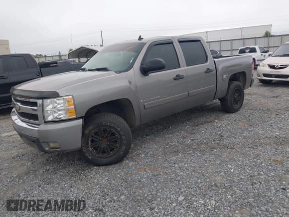 ✅ 2008 Chevrolet Silverado 1500 1LT • VIN: 3GCEC13J48G288166 • Лот: 42816317. Опубликован ранее на IAAI с пробегом 289 864 миль. Бесплатный доступ к архиву аукционных продаж из США и подробный отчёт об истории автомобиля на DreamBid. Изображение 17.