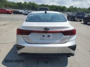 ✅ 2021 Kia Forte FE • VIN: 3KPF24AD9ME313025 • Lot: 65888415. Wystawiony na Copart z przebiegiem 68 905 mil. Bezpłatny archiwum sprzedaży aukcyjnych z USA i szczegółowy raport historii pojazdu na DreamBid. Zdjęcie 6.