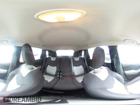 ✅ 2014 Jeep Cherokee Altitude • VIN: 1C4PJMCS6EW142759 • Lot: 57856075. Wystawiony na Copart z przebiegiem 104 969 mil. Bezpłatny archiwum sprzedaży aukcyjnych z USA i szczegółowy raport historii pojazdu na DreamBid. Zdjęcie 15.