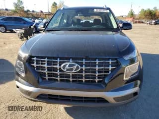 ✅ 2024 Hyundai Venue SEL • VIN: KMHRC8A30RU324685 • Lot: 82429144. Wystawiony na Copart z przebiegiem 6 745 mil. Bezpłatny archiwum sprzedaży aukcyjnych z USA i szczegółowy raport historii pojazdu na DreamBid. Zdjęcie 5.