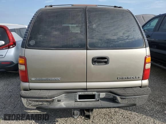 ✅ 2000 Chevrolet Suburban LS • VIN: 3GNEC16TXYG165833 • Lot: 76269344. Wystawiony na Copart z przebiegiem Nie podano. Bezpłatny archiwum sprzedaży aukcyjnych z USA i szczegółowy raport historii pojazdu na DreamBid. Zdjęcie 6.