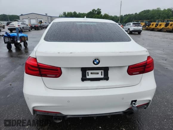✅ 2017 BMW 3 Series 340i • VIN: WBA8B3C56HK777477 • Lot: 59269175. Listed on Copart with 102,279 mi. Free auction sales archive from the USA and detailed vehicle history report at DreamBid. Image 6.