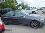 ✅ 2020 BMW 3 Series 330i • VIN: 3MW5R1J01L8B25726 • Lot: 43603128. Wystawiony na IAAI z przebiegiem 37 066 mil. Bezpłatny archiwum sprzedaży aukcyjnych z USA i szczegółowy raport historii pojazdu na DreamBid. Zdjęcie 13.