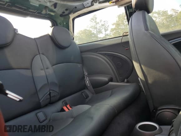 ✅ 2008 MINI Hardtop S • VIN: WMWMF735X8TV34243 • Lot: 92218505. Wystawiony na Copart z przebiegiem 64 699 mil. Bezpłatny archiwum sprzedaży aukcyjnych z USA i szczegółowy raport historii pojazdu na DreamBid. Zdjęcie 10.