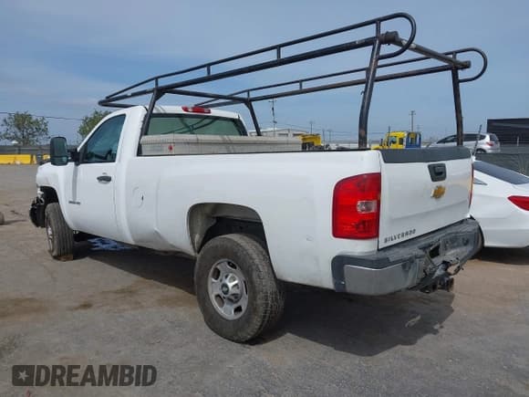 ✅ 2014 Chevrolet Silverado 2500HD Work Truck • VIN: 1GC0CVCG5EF177029 • Lot: 42116212. Wystawiony na IAAI z przebiegiem 235 360 mil. Bezpłatny archiwum sprzedaży aukcyjnych z USA i szczegółowy raport historii pojazdu na DreamBid. Zdjęcie 3.