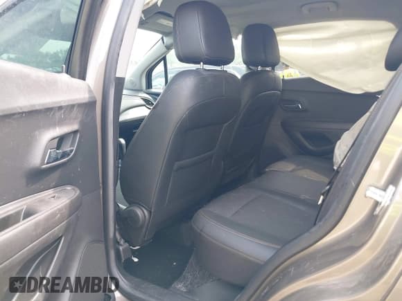 ✅ 2020 Chevrolet Trax LT • VIN: KL7CJPSB1LB344850 • Lot: 42904445. Wystawiony na IAAI z przebiegiem 14 489 mil. Bezpłatny archiwum sprzedaży aukcyjnych z USA i szczegółowy raport historii pojazdu na DreamBid. Zdjęcie 8.