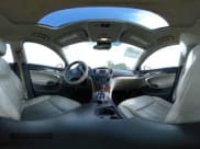 ✅ 2015 Buick Regal Premium I • VIN: 2G4GN5EX7F9257394 • Lot: 42842094. Wystawiony na IAAI z przebiegiem 160 812 mil. Bezpłatny archiwum sprzedaży aukcyjnych z USA i szczegółowy raport historii pojazdu na DreamBid. Zdjęcie 18.