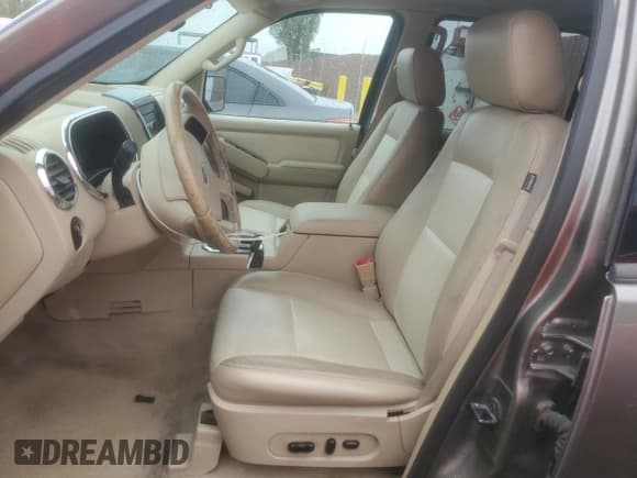 ✅ 2006 Ford Explorer XLT • VIN: 1FMEU63E26UB53321 • Lot: 81518115. Listed on Copart with 84,388 mi. Free auction sales archive from the USA and detailed vehicle history report at DreamBid. Image 7.
