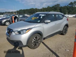 ✅ 2020 Nissan Kicks SV • VIN: 3N1CP5CV2LL503195 • Lot: 84291615. Wystawiony na Copart z przebiegiem 147 239 mil. Bezpłatny archiwum sprzedaży aukcyjnych z USA i szczegółowy raport historii pojazdu na DreamBid. Zdjęcie 1.