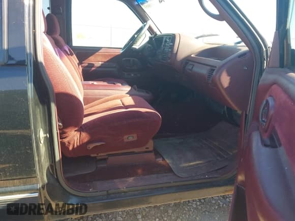 ✅ 1996 Chevrolet Silverado 1500 • VIN: 1GCEK19M7TE133678 • Lot: 43508053. Wystawiony na IAAI z przebiegiem 194 091 mil. Bezpłatny archiwum sprzedaży aukcyjnych z USA i szczegółowy raport historii pojazdu na DreamBid. Zdjęcie 5.