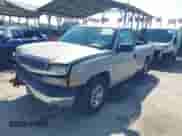 2004 Chevrolet Silverado 1500 Work Truck z VIN 1GCEC14V74Z281238, wystawiony jako IAAI lot #42537318 z przebiegiem 119 429 mil mil oraz . Historia ofert i sprzedaży dostępna na DreamBid. Obrazek 2.