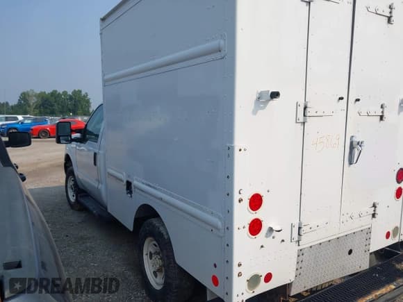 ✅ 2016 Ford F-250 XL • VIN: 1FDBF2B6XGED17622 • Lot: 42245869. Wystawiony na IAAI z przebiegiem 240 022 mil. Bezpłatny archiwum sprzedaży aukcyjnych z USA i szczegółowy raport historii pojazdu na DreamBid. Zdjęcie 3.