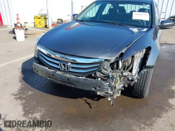 ✅ 2012 Honda Accord LX • VIN: 1HGCP2F34CA141207 • Lot: 43041755. Wystawiony na IAAI z przebiegiem 91 997 mil. Bezpłatny archiwum sprzedaży aukcyjnych z USA i szczegółowy raport historii pojazdu na DreamBid. Zdjęcie 6.