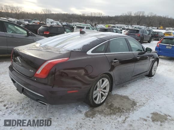✅ 2017 Jaguar XJ Portfolio • VIN: SAJWA2G77H8W10384 • Lot: 45474205. Wystawiony na Copart z przebiegiem 63 680 mil. Bezpłatny archiwum sprzedaży aukcyjnych z USA i szczegółowy raport historii pojazdu na DreamBid. Zdjęcie 3.