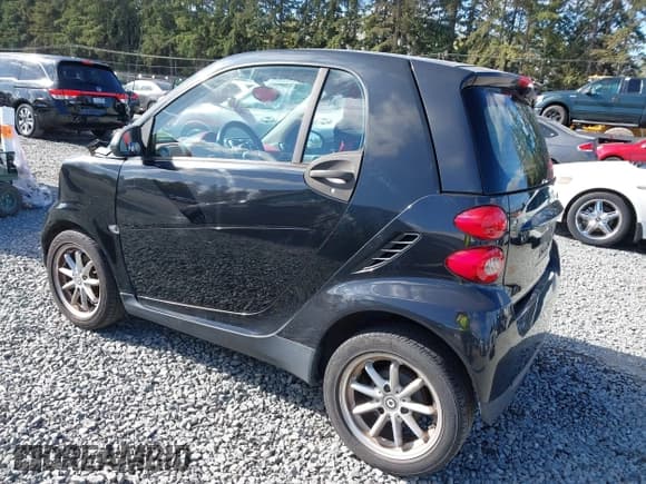 ✅ 2009 Smart fortwo Pure • VIN: WMEEJ31X89K209022 • Lot: 43402314. Wystawiony na IAAI z przebiegiem 102 275 mil. Bezpłatny archiwum sprzedaży aukcyjnych z USA i szczegółowy raport historii pojazdu na DreamBid. Zdjęcie 3.
