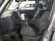 ✅ 2008 Jeep Commander Sport • VIN: 1J8HG48K38C149405 • Lot: 57408565. Listed on Copart with 207,977 mi. Free auction sales archive from the USA and detailed vehicle history report at DreamBid. Image 7.