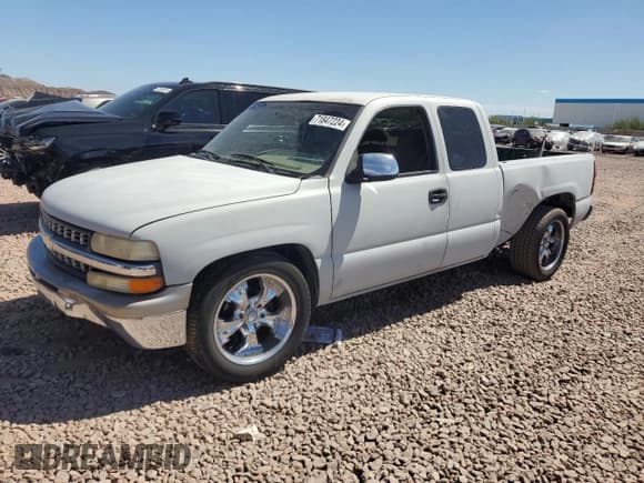 ✅ 2001 Chevrolet Silverado 1500 LS • VIN: 2GCEC19T211299318 • Лот: 71847224. Опубликован ранее на Copart с пробегом 215 560 миль. Бесплатный доступ к архиву аукционных продаж из США и подробный отчёт об истории автомобиля на DreamBid. Изображение 1.