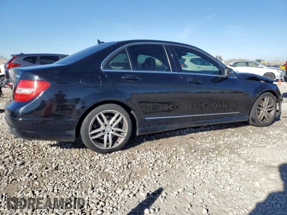 ✅ 2014 Mercedes-Benz C 300 Sport • VIN: WDDGF8AB3ER302158 • Lot: 85422365. Wystawiony na Copart z przebiegiem 153 501 mil. Bezpłatny archiwum sprzedaży aukcyjnych z USA i szczegółowy raport historii pojazdu na DreamBid. Zdjęcie 3.