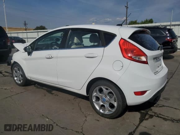 ✅ 2013 Ford Fiesta Titanium • VIN: 3FADP4FJ6DM150112 • Lot: 68310475. Wystawiony na Copart z przebiegiem 122 926 mil. Bezpłatny archiwum sprzedaży aukcyjnych z USA i szczegółowy raport historii pojazdu na DreamBid. Zdjęcie 2.