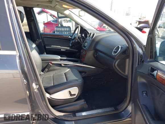 ✅ 2011 Mercedes-Benz M 350 • VIN: 4JGBB5GB2BA700733 • Lot: 42878205. Listed on IAAI with 140,873 mi. Free auction sales archive from the USA and detailed vehicle history report at DreamBid. Image 5.