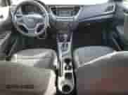 2020 Hyundai Accent SE z VIN 3KPC24A67LE101940, wystawiony jako Copart lot #76359753 z przebiegiem 73 889 mil mil oraz . Historia ofert i sprzedaży dostępna na DreamBid. Obrazek 8.