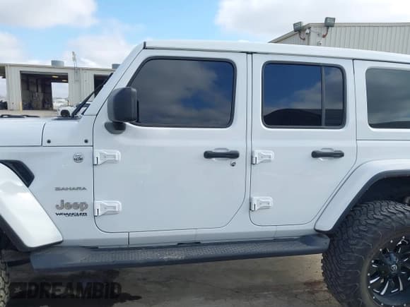 ✅ 2021 Jeep Wrangler Unlimited Sahara • VIN: 1C4HJXEN3MW717895 • Lot: 41472929. Listed on IAAI with 58,001 mi. Free auction sales archive from the USA and detailed vehicle history report at DreamBid. Image 14.