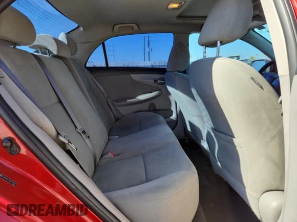 ✅ 2011 Toyota Corolla S • VIN: 2T1BU4EE7BC571325 • Lot: 90298215. Wystawiony na Copart z przebiegiem 148 345 mil. Bezpłatny archiwum sprzedaży aukcyjnych z USA i szczegółowy raport historii pojazdu na DreamBid. Zdjęcie 10.