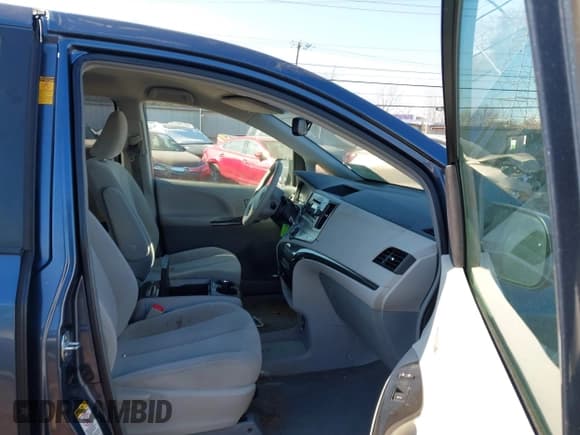 ✅ 2014 Toyota Sienna LE AAS • VIN: 5TDKK3DC8ES511145 • Lot: 43481982. Listed on IAAI with 108,154 mi. Free auction sales archive from the USA and detailed vehicle history report at DreamBid. Image 5.