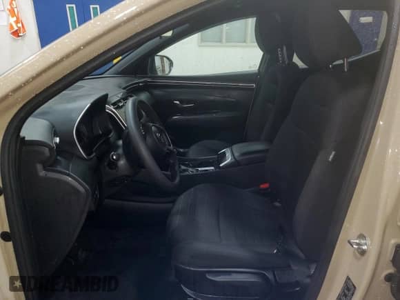 2023 Hyundai Santa Cruz SE с VIN 5NTJADAE0PH053962, выставлен на аукционе Copart как лот 82103124 с пробегом 48 492 миль миль и Списание • Salvage title. История ставок и продаж доступна на DreamBid. Изображение 7.